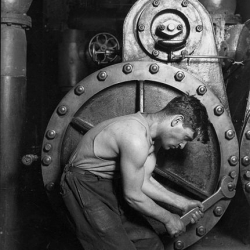 431px-lewis_hine_power_house_mechanic_working_on_steam_pump