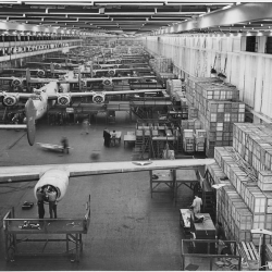743px-looking_up_one_of_the_assembly_lines_at_fords_big_willow_run_plant_where_b-24e_liberator_bombers_are_being_made-_-_nara_-_196389