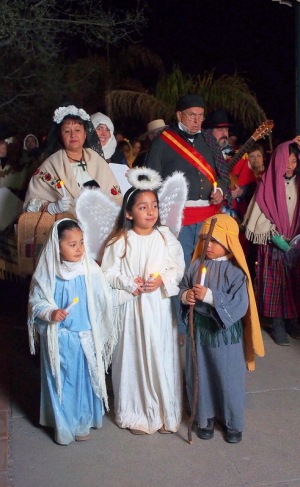 Las Posadas kids and procession